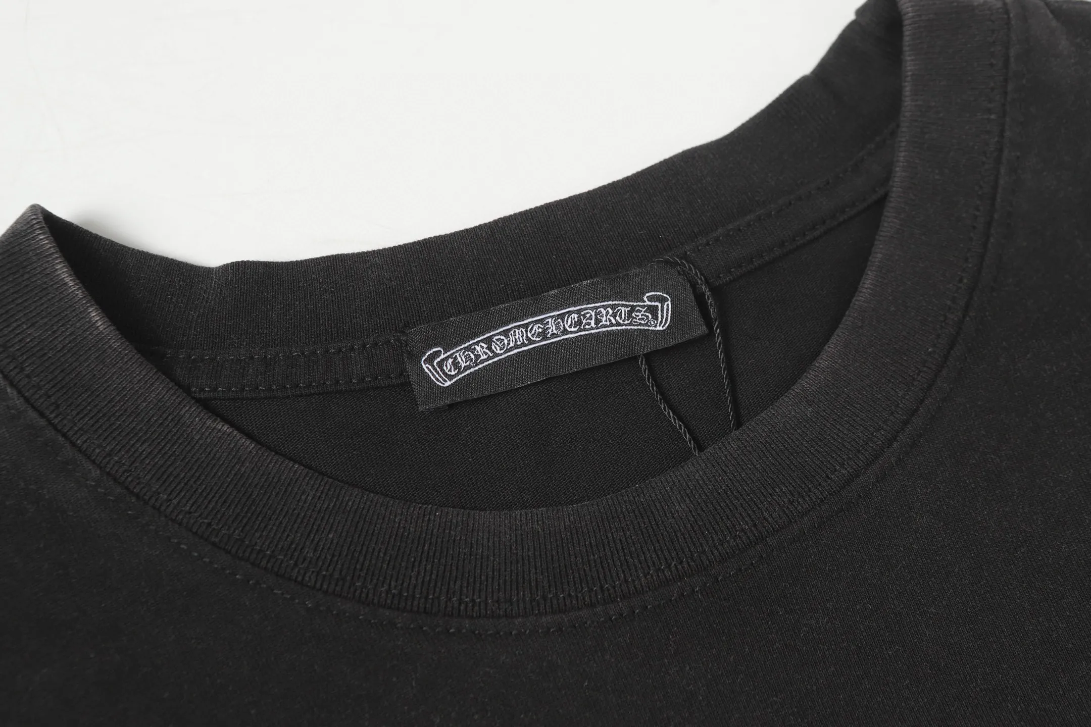 🅿️180 Chrome hearte/Chrome heart ch 25ss early spring new Sanskrit logo washed T-shirt short sleeves. A must-have item for daily commuting for men and women in light luxury. The correct version is welcome to compare. Detailed features ·280g 100% cotton double yarn jersey fabric ·Special thickened 32 pieces of double-strand 1x1 thread in the same vat ·Double-needle cross-stitch technology ·Original main mark washed hangtag COLOUR: Washed black SIZE：xs-l